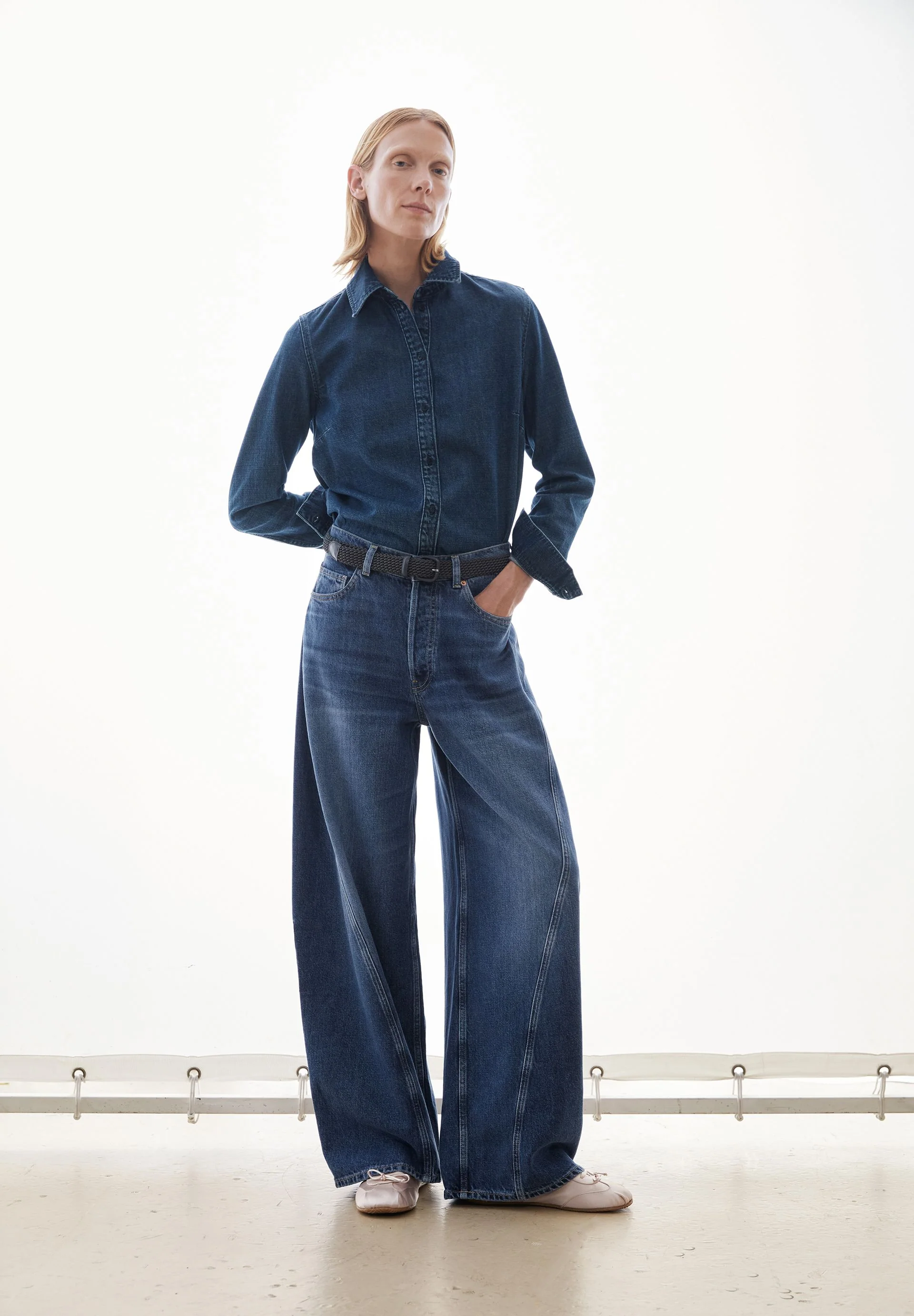 AALTHEA MID WAIST BARREL JEANS | fade - Image 4