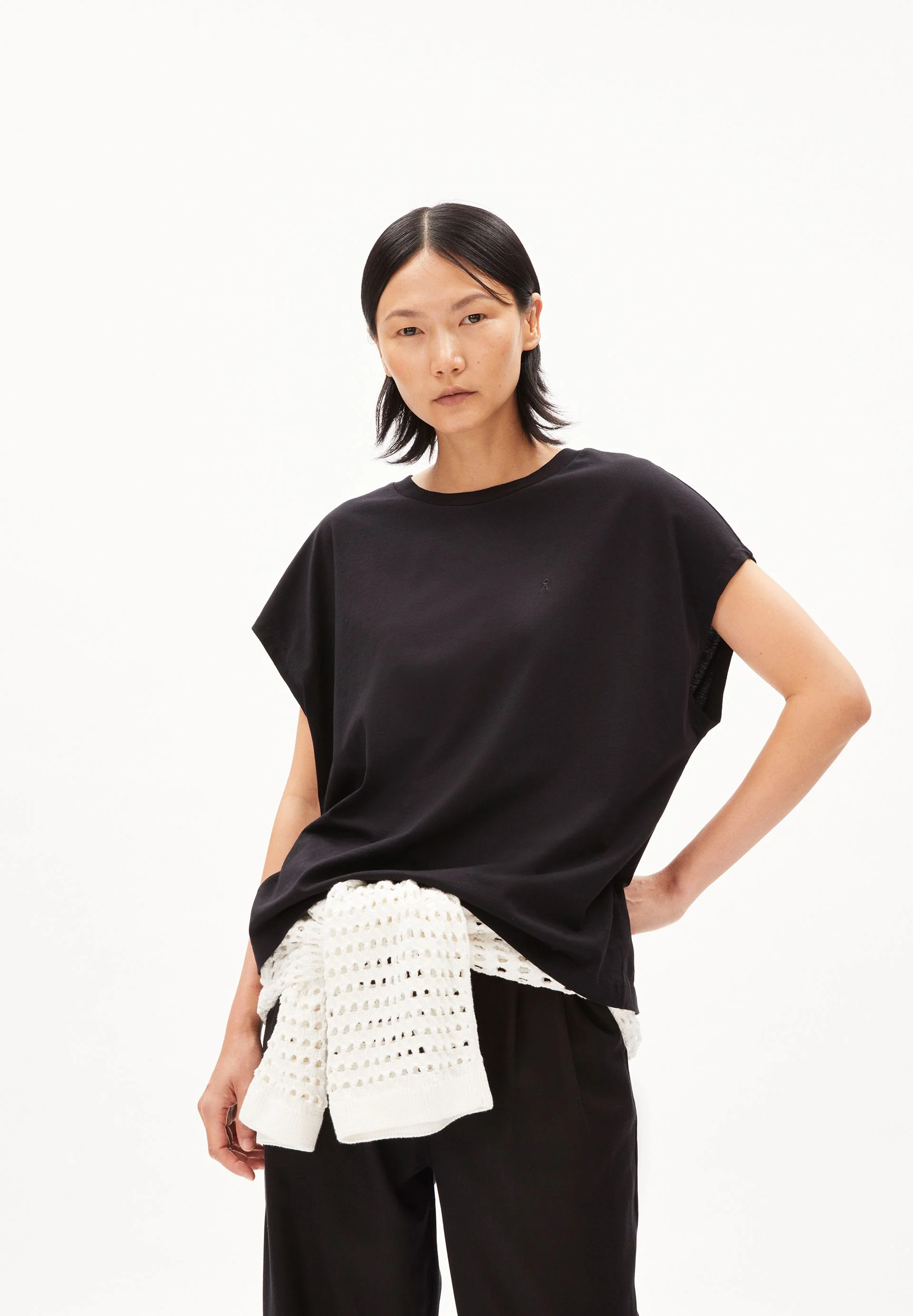 INAARA | black