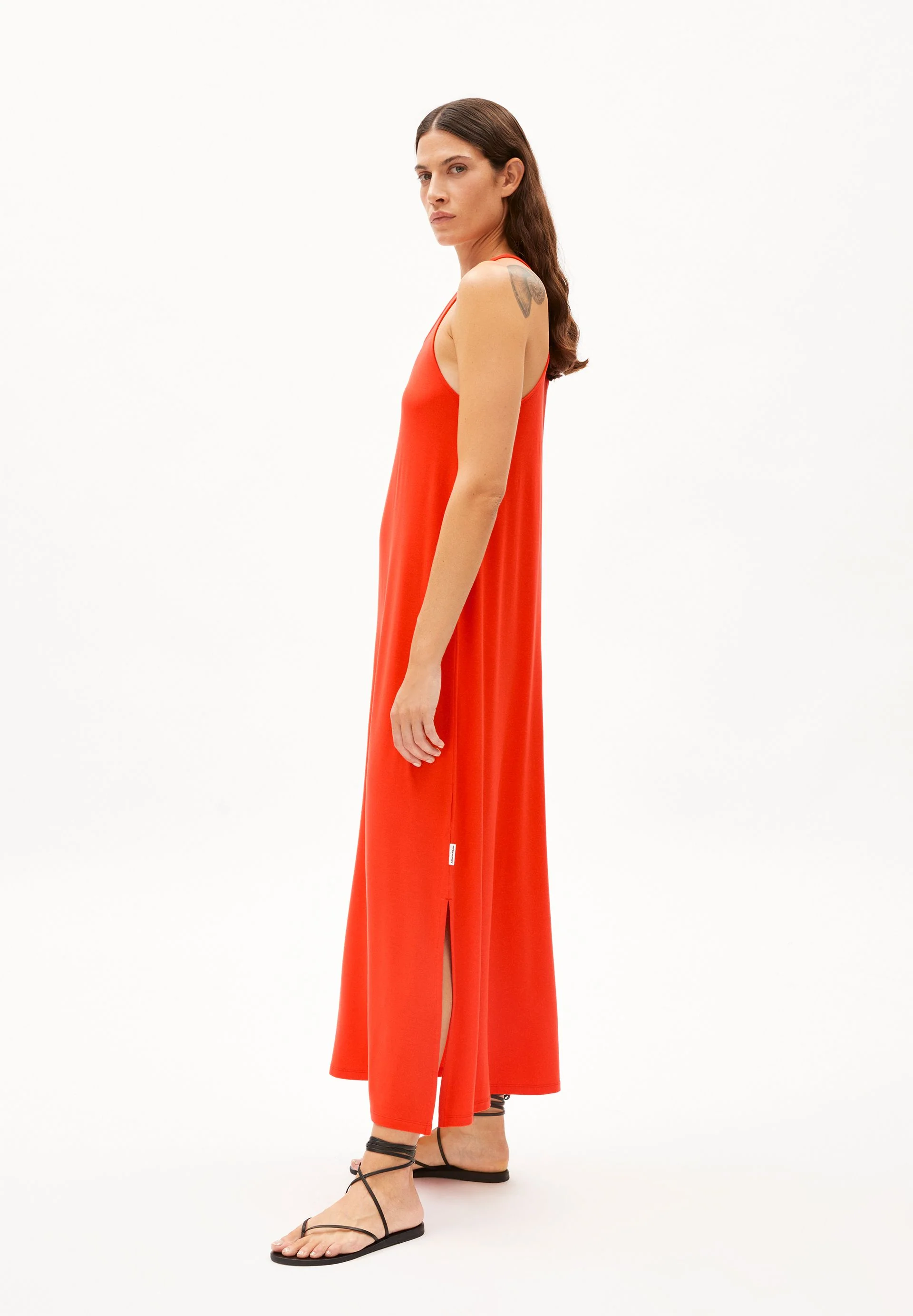 NISAA LITAA | poppy red