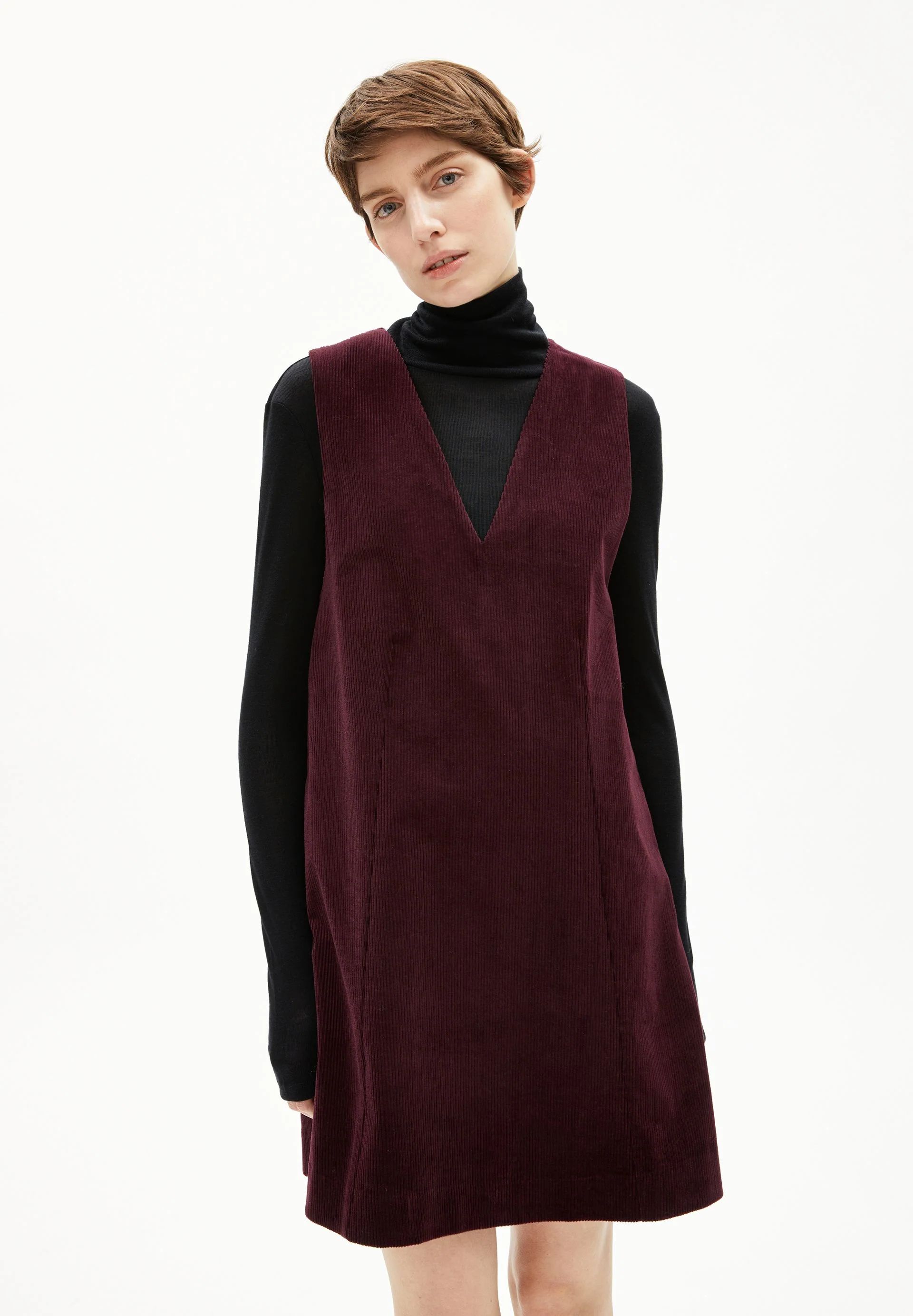 PINAAFO CORDUROY | dark cranberry