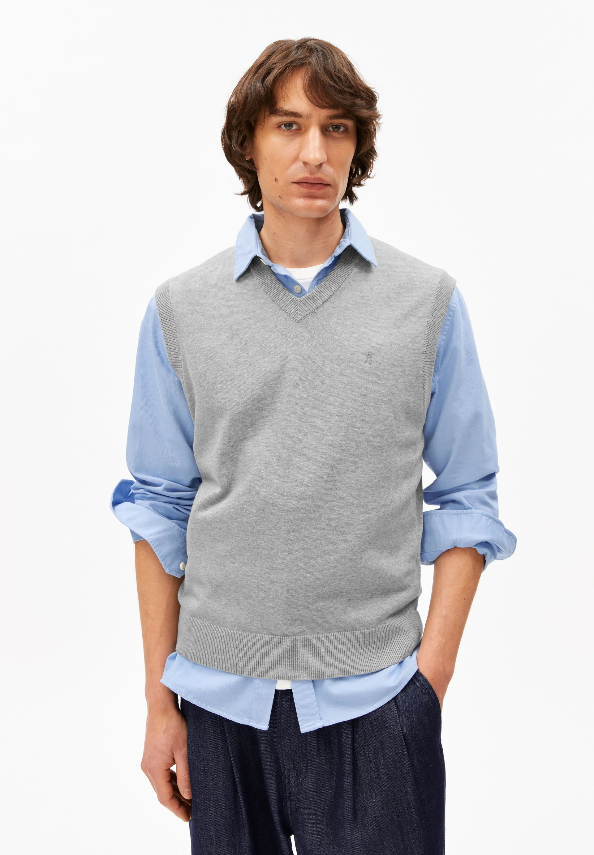 V-NECK SLEEVELESS KNIT VEST - Image 2