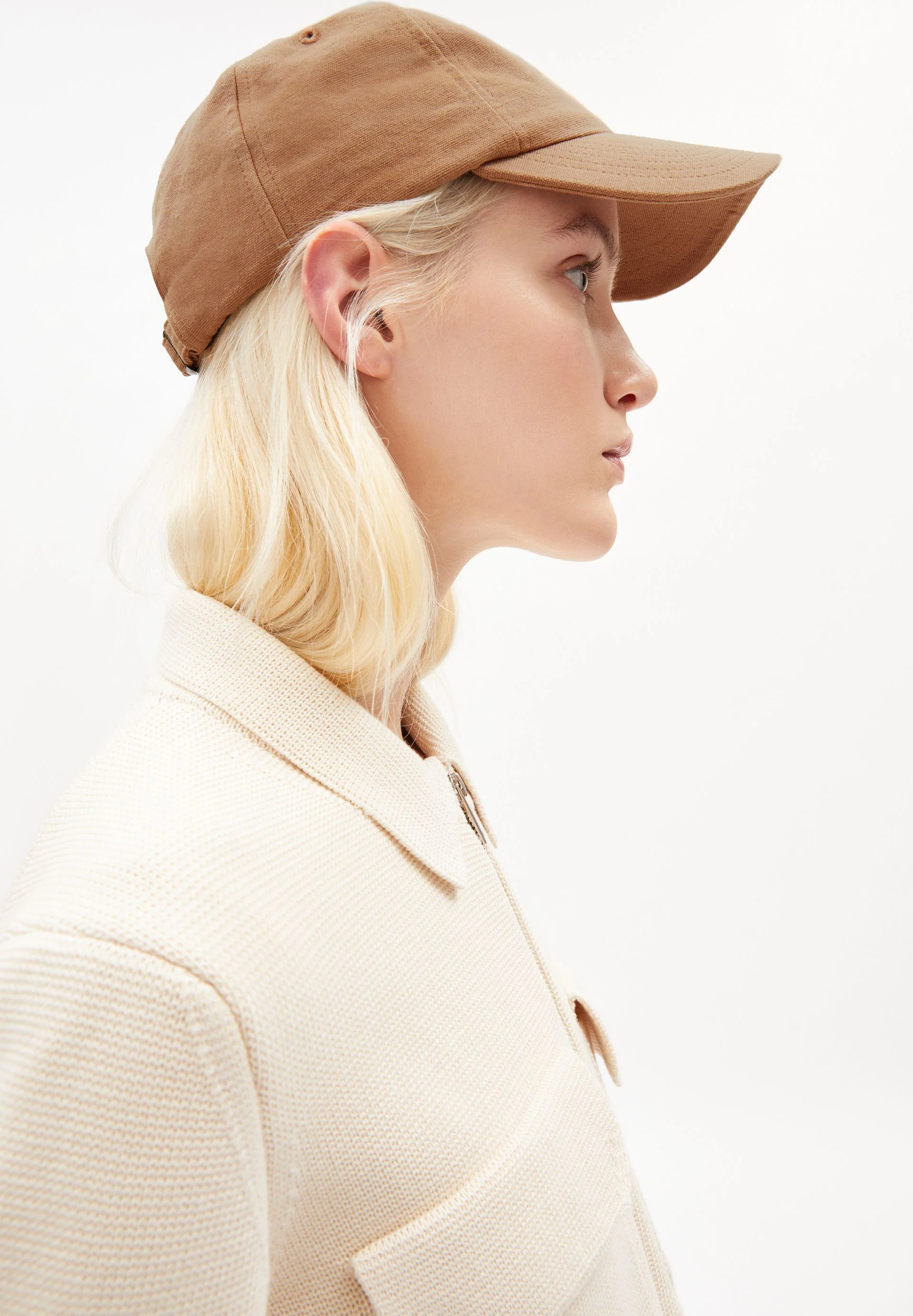YENAAS BOLD KAPPE | smoky almond